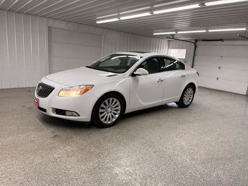 Used 2013 Buick Regal Premium FWD image 4