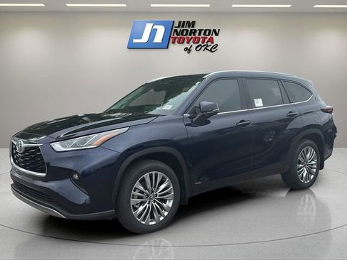 New 2026 Toyota Highlander Platinum AWD/4WD image 1