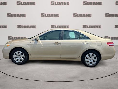 Used 2011 Toyota Camry LE FWD image 2