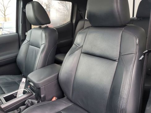 Used 2020 Toyota Tacoma TRD Sport image 23