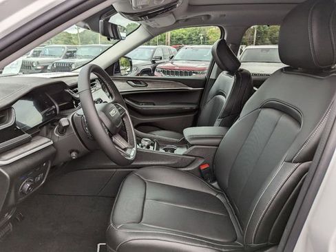 Used 2023 Jeep Grand Cherokee 4WD 4xe w/ Luxury Tech Group II image 8