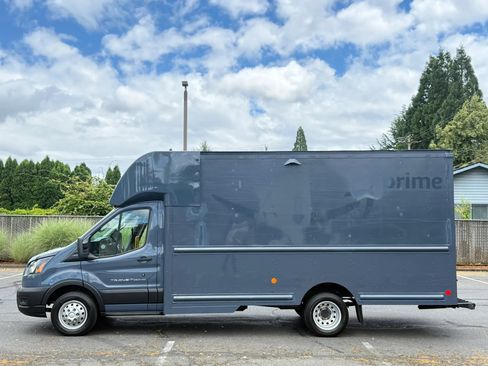 Used 2021 Ford Transit 350 DRW RWD image 2