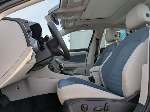 New 2026 Volkswagen Jetta SE image 2