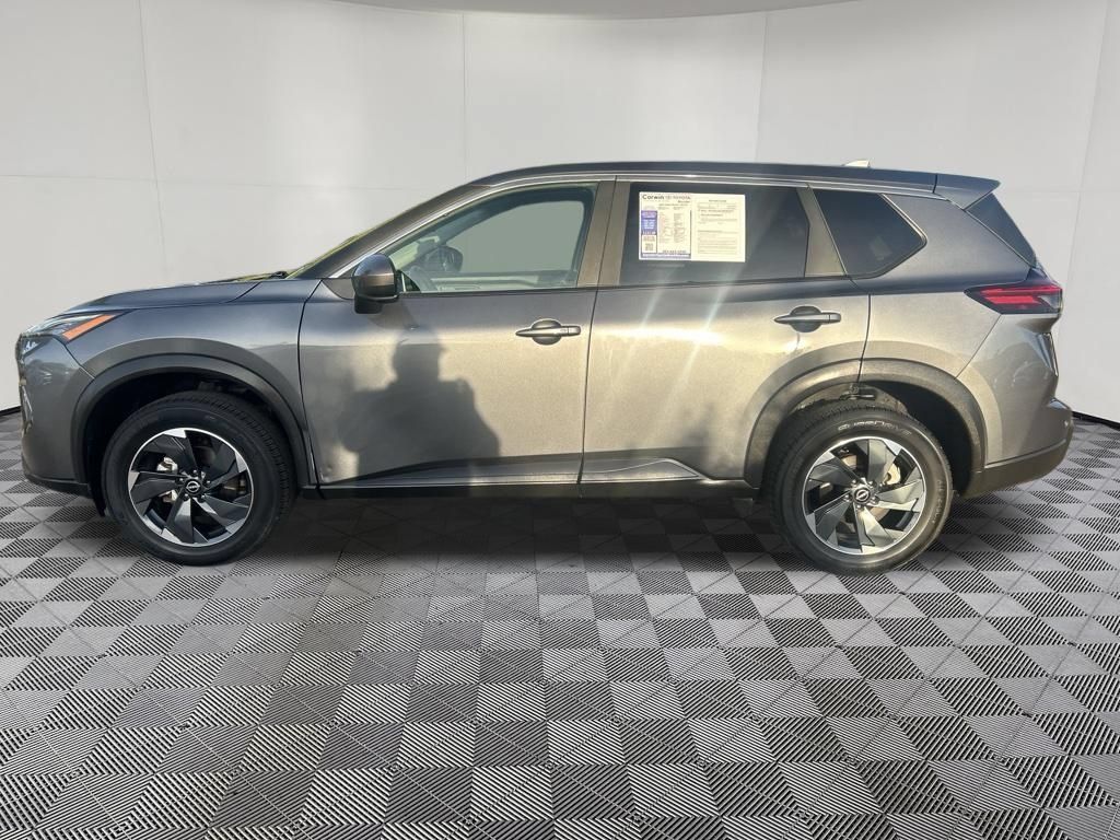 Used 2025 Nissan Rogue SV AWD/4WD image 4