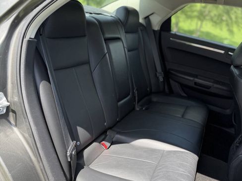 Used 2009 Chrysler 300 Touring RWD image 29