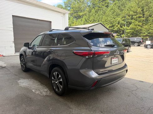 Used 2021 Toyota Highlander XLE FWD image 5