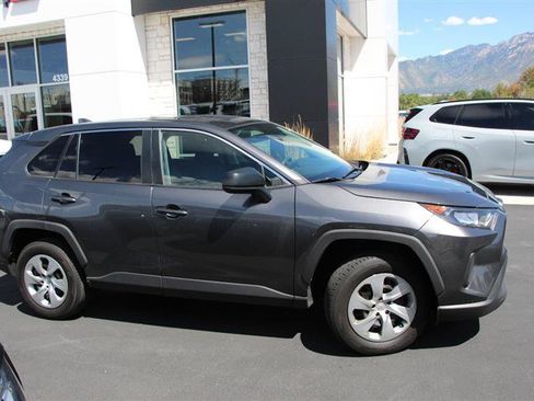 Used 2022 Toyota RAV4 LE w/ Carpet Mat Package (TMS) AWD/4WD image 12