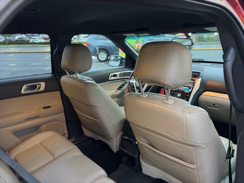 Used 2014 Ford Explorer XLT w/ Equipment Group 202A image 28