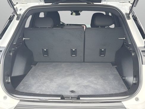 Used 2025 Chevrolet Equinox EV LT FWD image 8