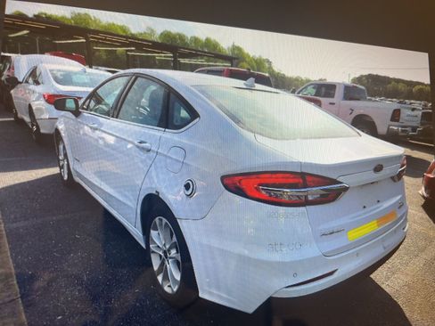 Used 2019 Ford Fusion SE image 4