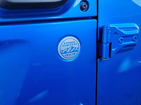 Used 2023 Jeep Wrangler Unlimited Sahara w/ Cold Weather Group image 18