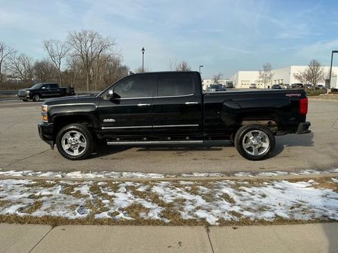 Used 2016 Chevrolet Silverado 2500 High Country w/ Duramax Plus Package image 9