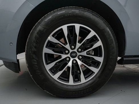 Certified 2025 Ford Expedition Platinum image 10