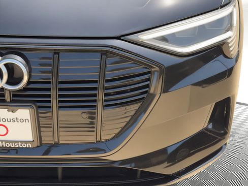 Used 2021 Audi e-tron Premium w/ Convenience Plus Package image 11