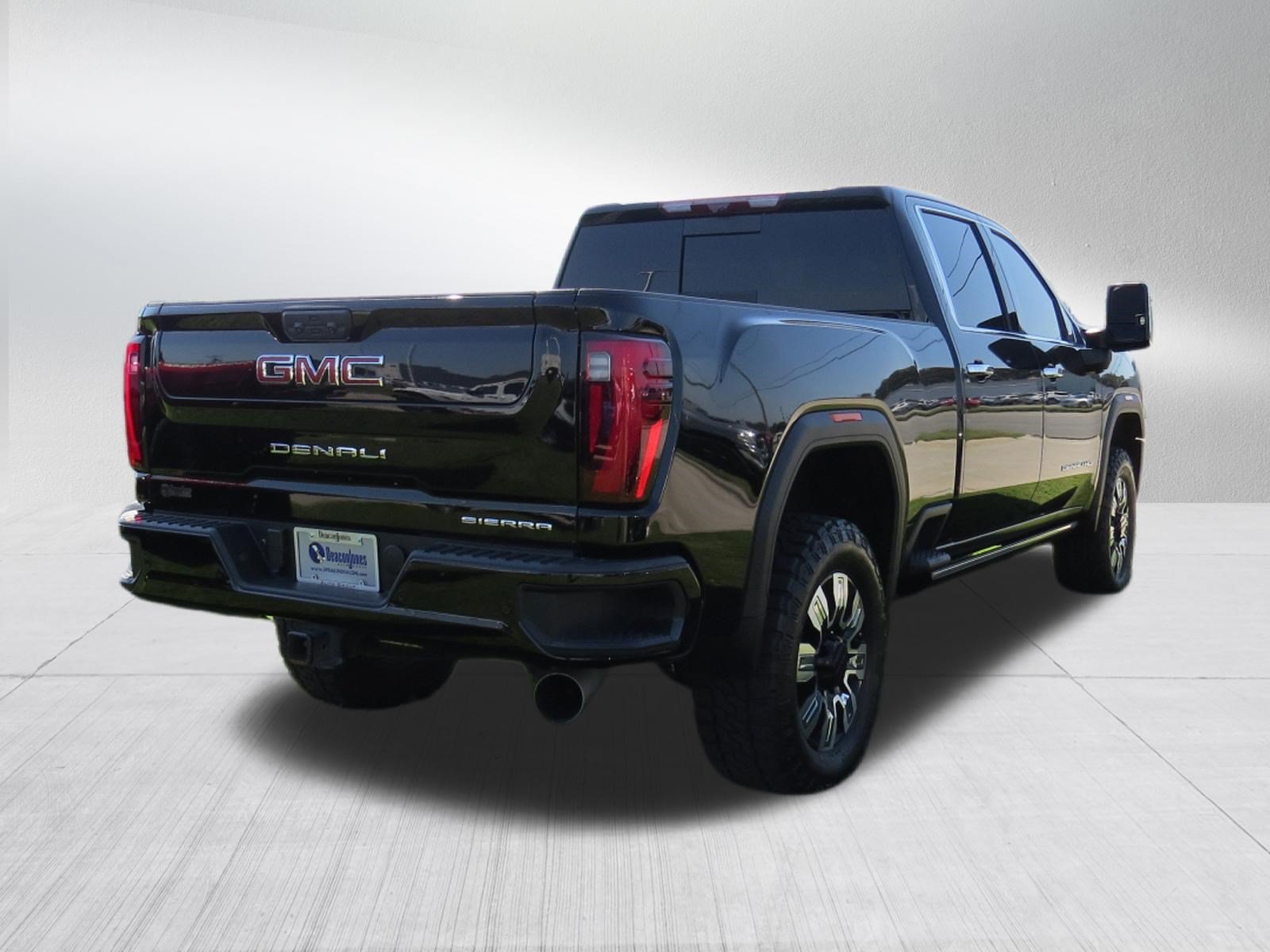 Used 2024 GMC Sierra 3500 Denali w/ Denali Reserve Package AWD/4WD image 3