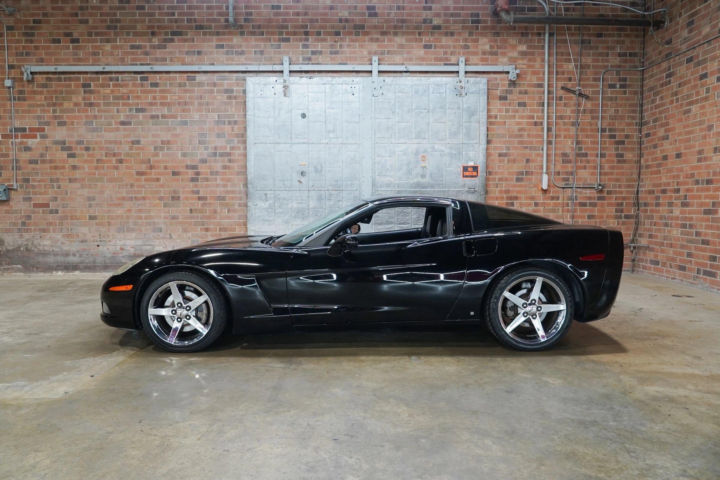 Used 2007 Chevrolet Corvette Coupe w/ Preferred Equipment Group RWD image 1