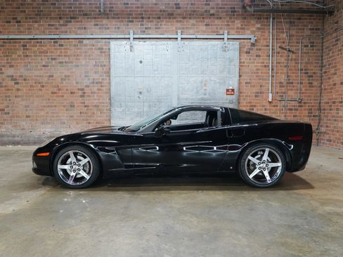 Used 2007 Chevrolet Corvette Coupe w/ Preferred Equipment Group RWD image 1