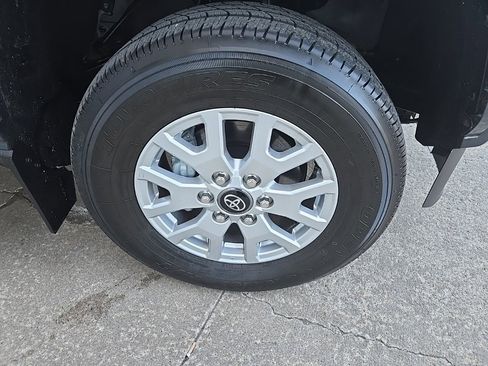 Used 2025 Toyota Tacoma SR5 image 33