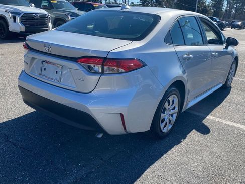Used 2025 Toyota Corolla LE image 11