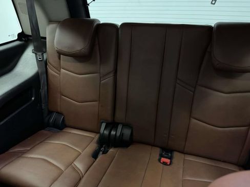 Used 2018 Cadillac Escalade Premium Luxury AWD/4WD image 23
