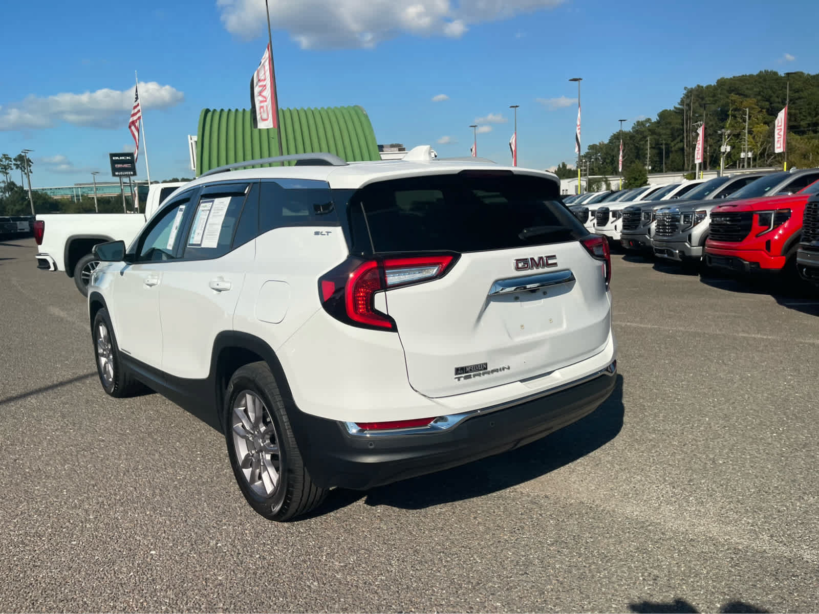 Used 2024 GMC Terrain SLT w/ Tech Package FWD image 6