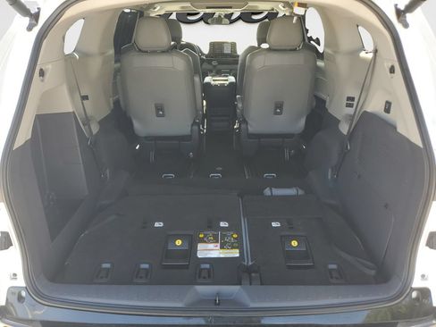 Used 2023 Toyota Sienna Limited FWD image 12