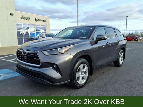 Used 2022 Toyota Highlander LE image 2