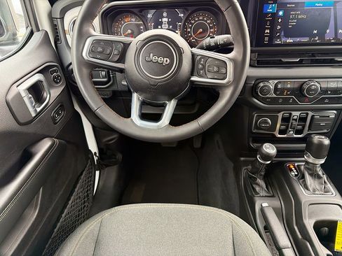 Used 2024 Jeep Wrangler Sahara image 17