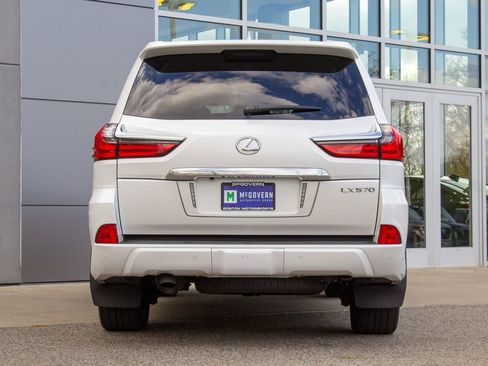 Used 2021 Lexus LX 570 4WD w/ Luxury Package image 9