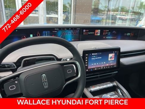 Used 2026 Lincoln Nautilus Reserve AWD/4WD image 7
