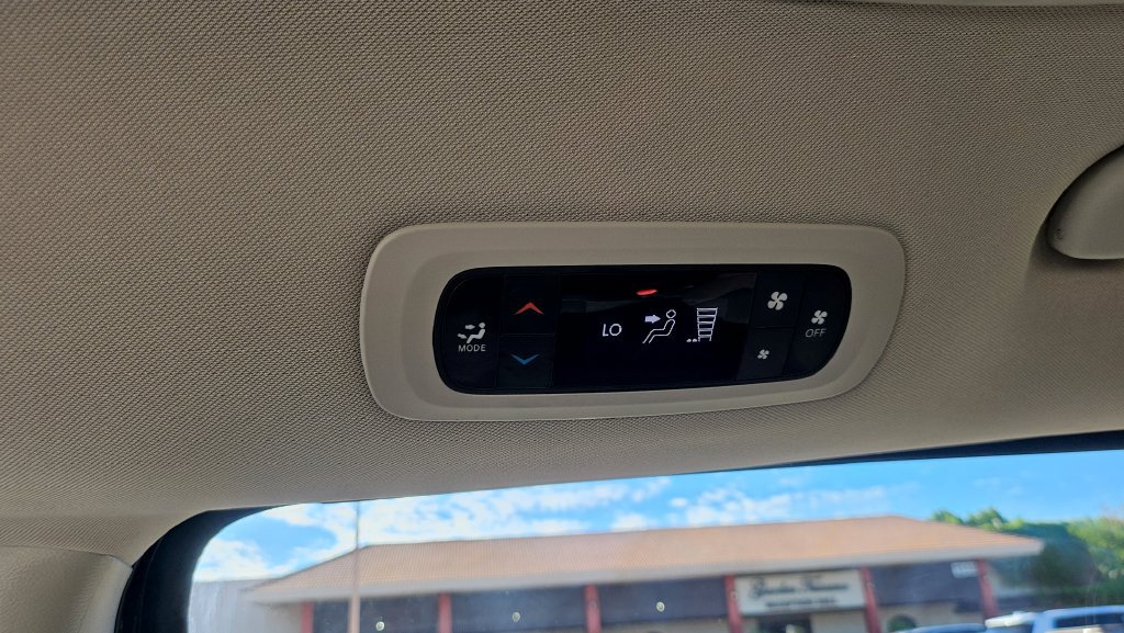 Used 2023 Chrysler Voyager LX FWD image 38