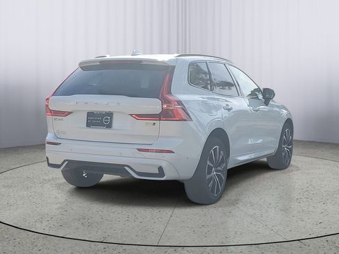Certified 2025 Volvo XC60 B5 Ultra image 4
