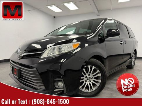 Used 2020 Toyota Sienna XLE image 1
