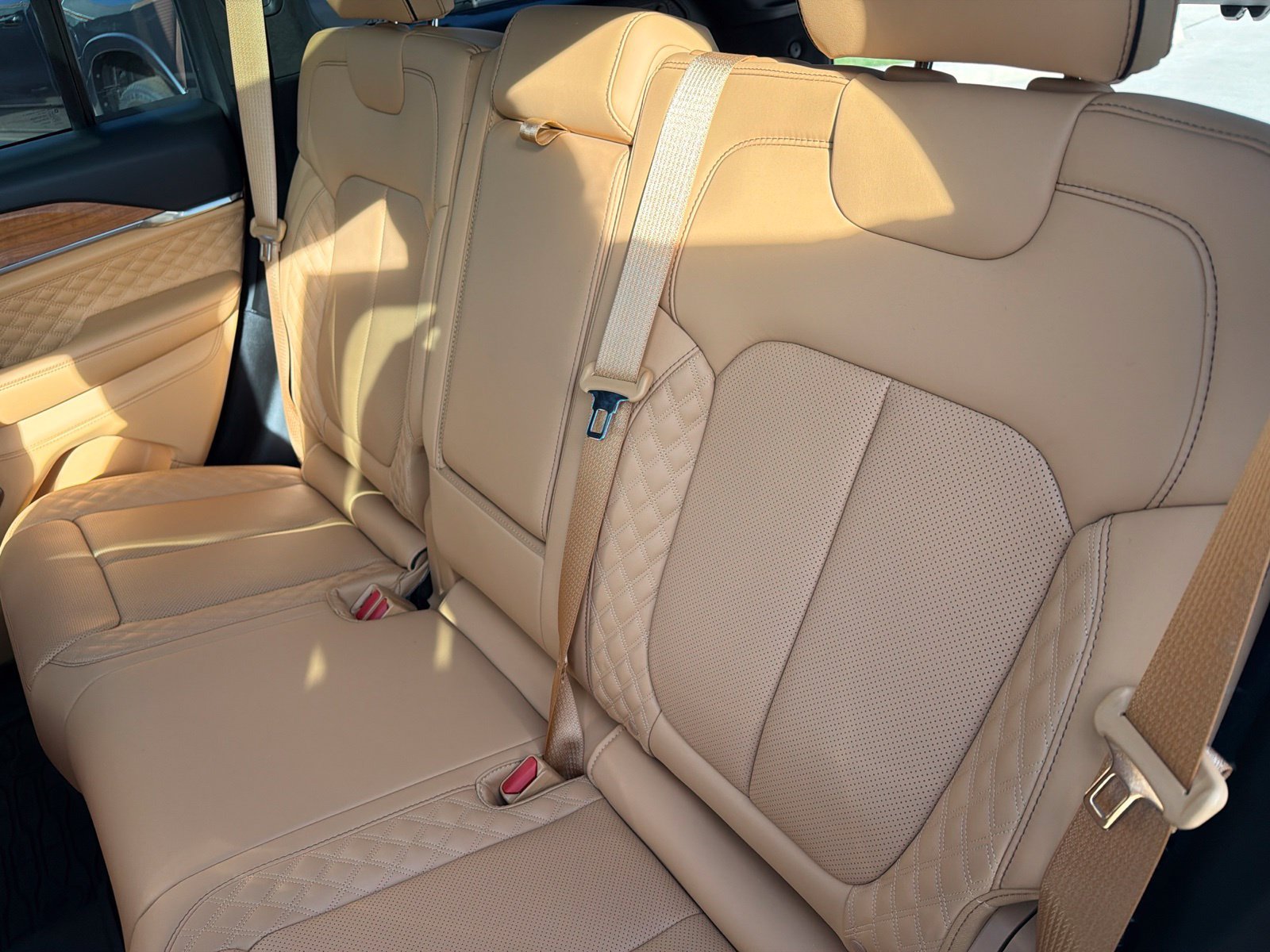Used 2025 Jeep Grand Cherokee Summit AWD/4WD image 19