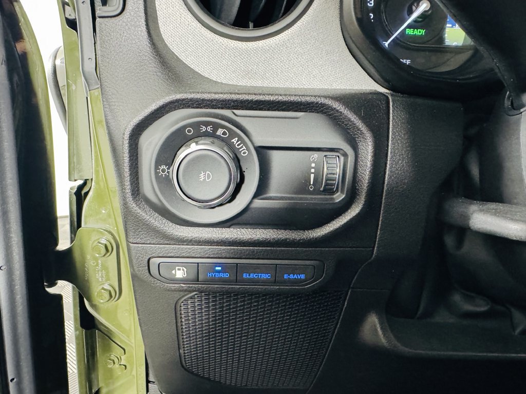 Used 2024 Jeep Wrangler Unlimited AWD/4WD image 9