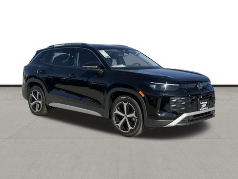 New 2026 Volkswagen Tiguan SE FWD image 3