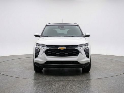 Used 2025 Chevrolet TrailBlazer LT w/ Driver Confidence Package image 2