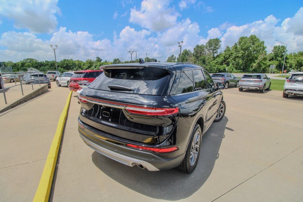 Used 2025 Lincoln Corsair FWD w/ Equipment Group 101A image 3