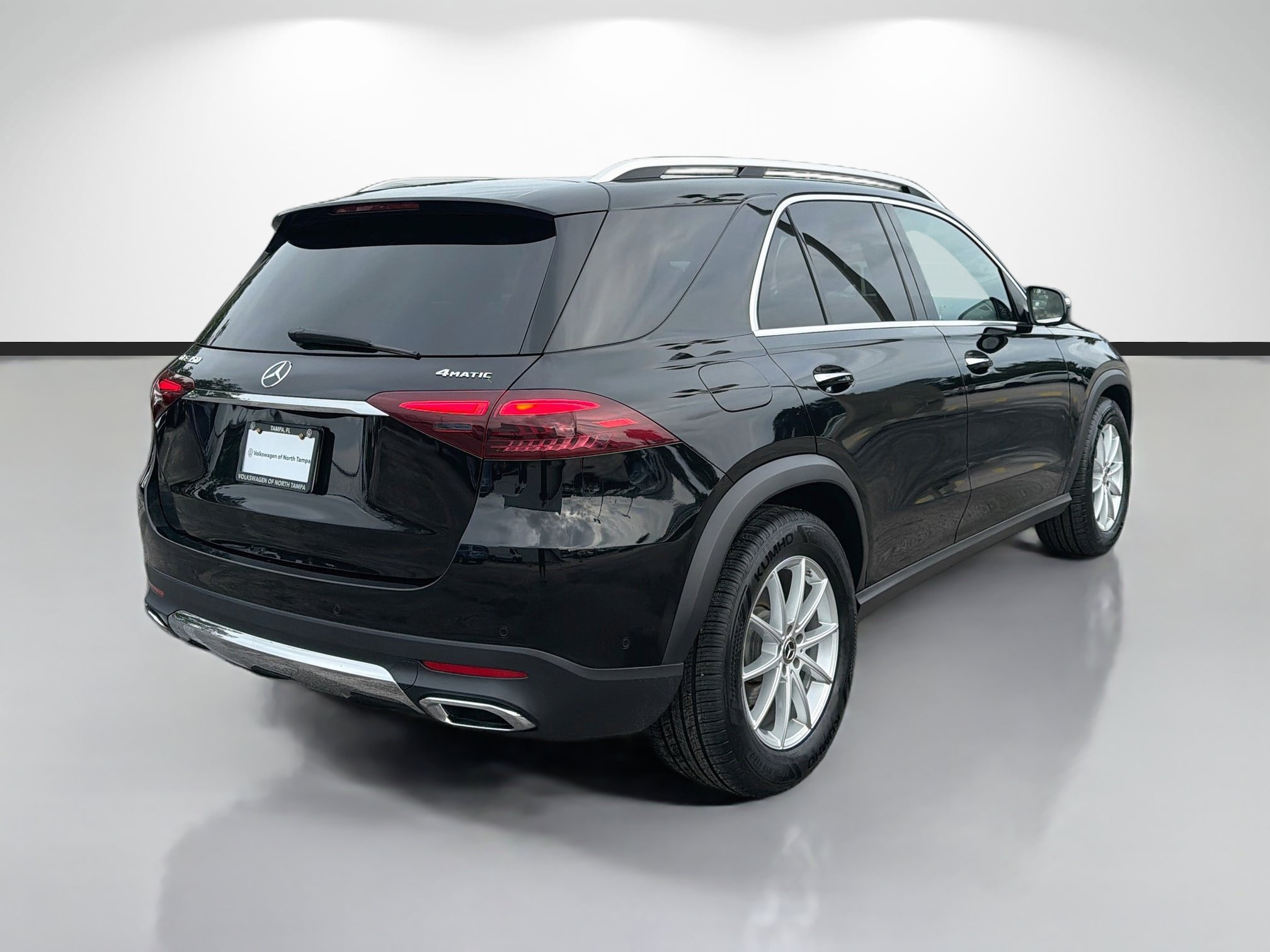 Used 2025 Mercedes-Benz GLE 350 4MATIC w/ Driver Assistance Package image 3