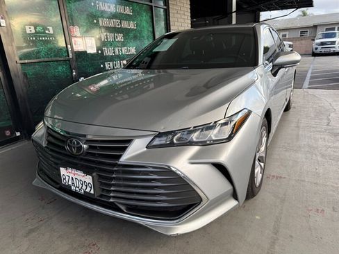 Used 2019 Toyota Avalon XLE w/ Moonroof Package image 2