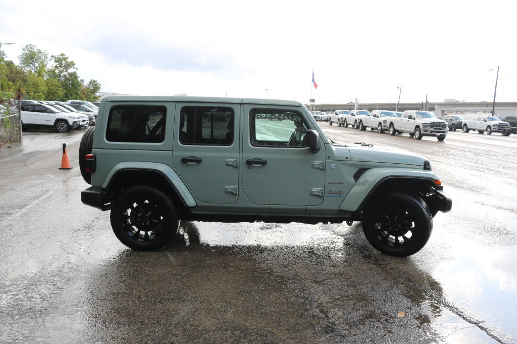 Used 2024 Jeep Wrangler Unlimited Sahara AWD/4WD image 6