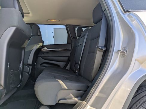 Used 2013 Jeep Grand Cherokee Laredo image 4