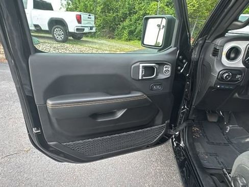 Used 2025 Jeep Wrangler Unlimited Sahara w/ Safety Group AWD/4WD image 11