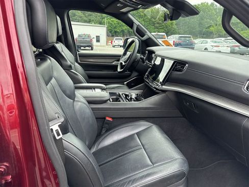 Used 2024 Jeep Wagoneer L Series II w/ Flexible Seating Group AWD/4WD image 8