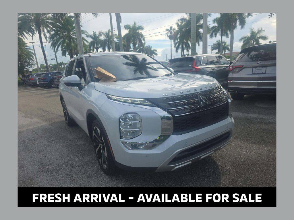 Used 2024 Mitsubishi Outlander SE FWD image 1