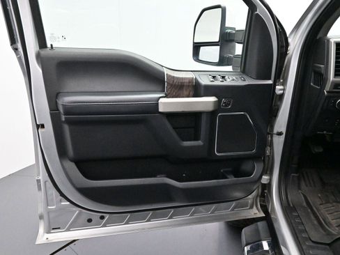 Used 2019 Ford F250 Lariat w/ Lariat Ultimate Package image 11