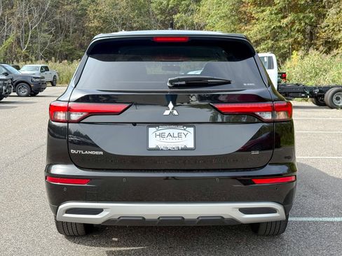 Used 2024 Mitsubishi Outlander AWD image 5