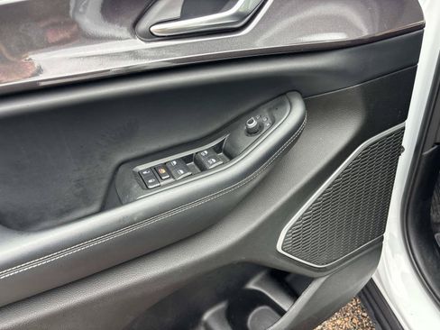 Used 2022 Jeep Grand Cherokee L Laredo w/ Luxury Tech Group I AWD/4WD image 14