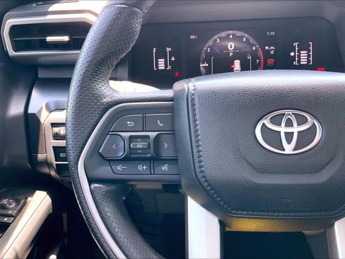 Used 2025 Toyota 4Runner SR5 AWD/4WD image 23