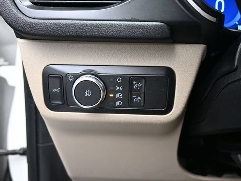 Used 2022 Ford Escape SEL w/ Technology Package FWD image 14